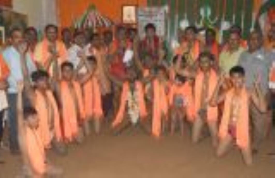 Wrestlers clashed in the ring after applying tilak of mud