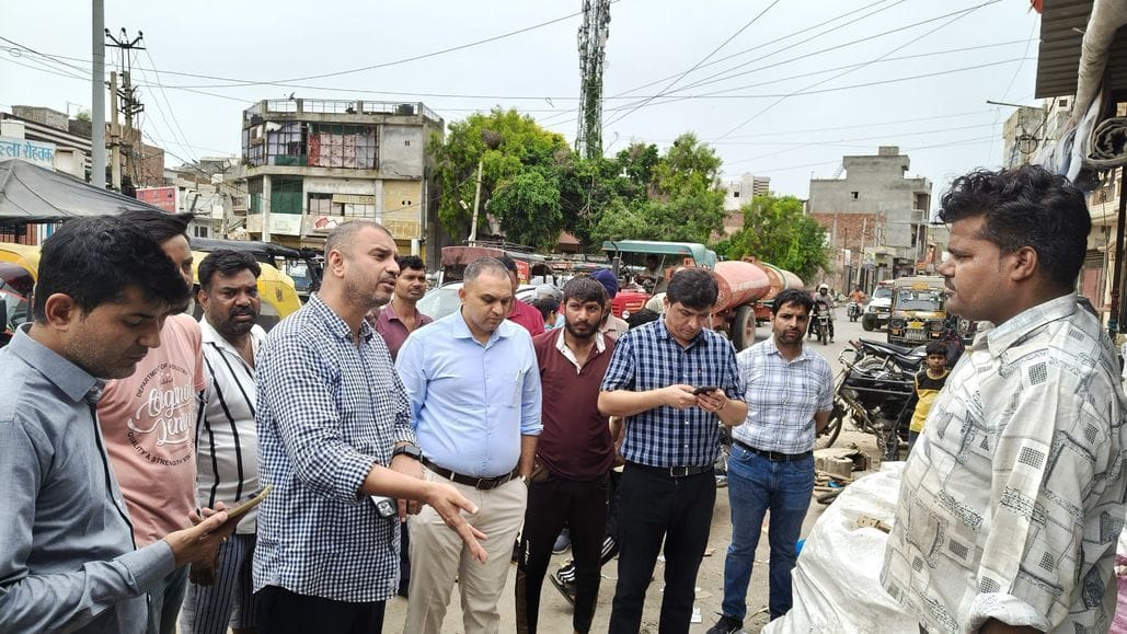 MDU issues challan of Rs 20,000 for dumping garbage on road