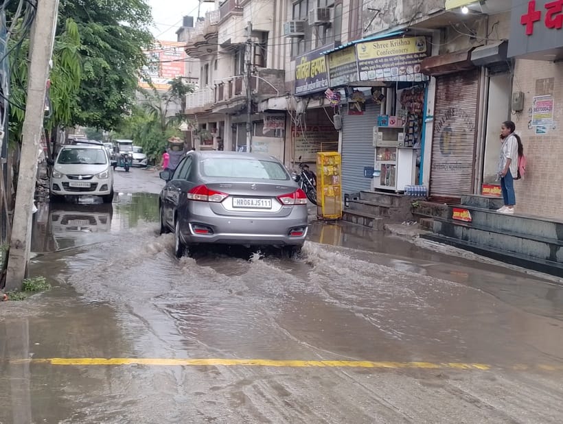Withdrawal claims fail, customers stuck in Insar Bazar
