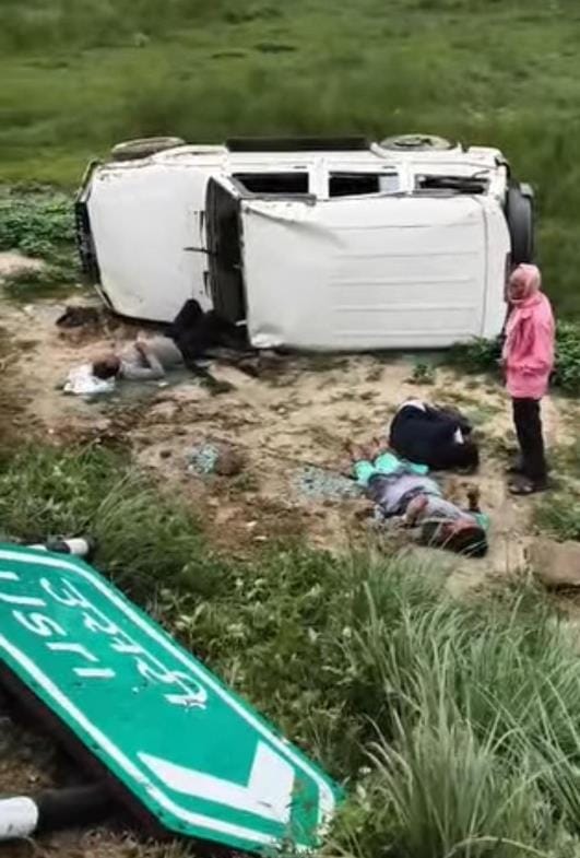 Bike and Bolero collide, eight injured