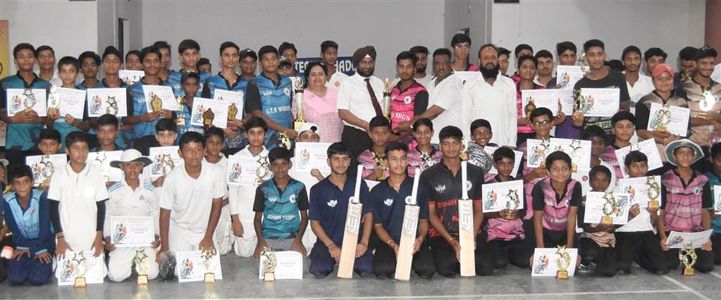 Players from various schools participated in the Under-18 basketball selection competition on Monday.