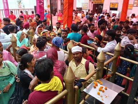 Shravan Ashtami Fair: Devotees are bowing the mother Nayana in the temple