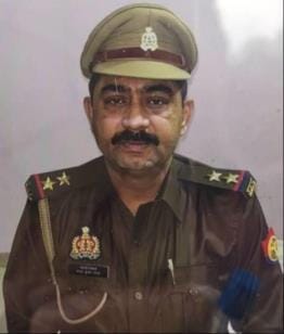 Wife and another woman clashed for the body of the inspector, uproar and fighting