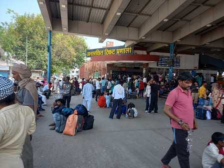 Fake TTEs have become a headache for the railways, they are checking tickets wearing black pants and white shirts