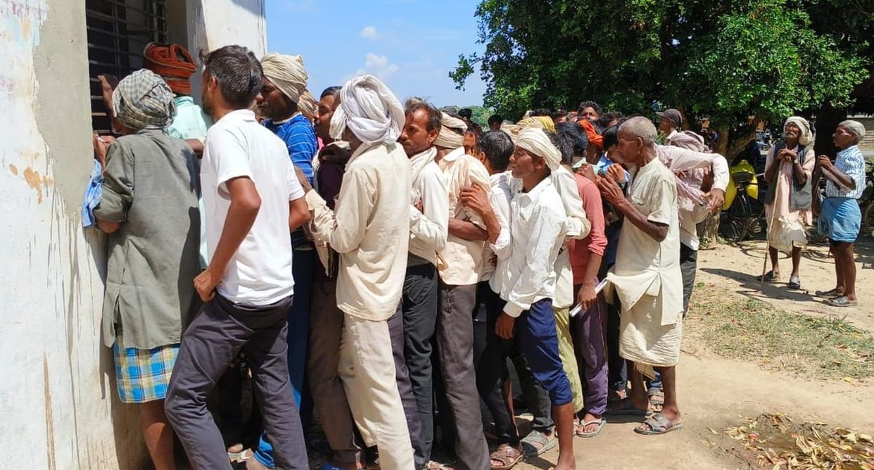 Farmers gathered for urea since morning, returned empty handed in the evening