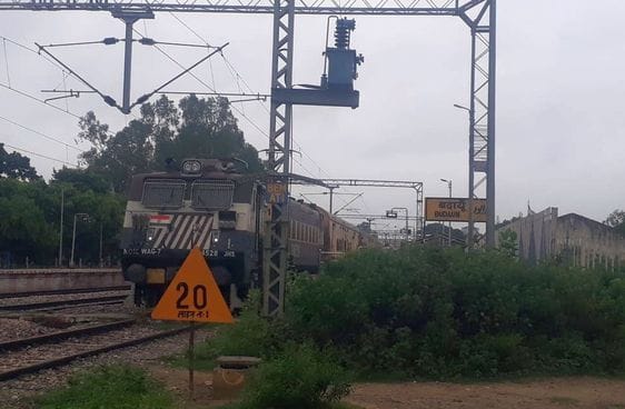Truck entered on railway track near Malgaon, trains were stopped for two hours