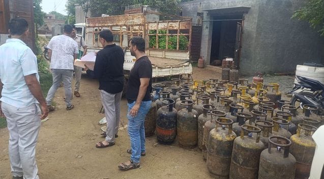 Black marketing of cylinders was happening from a closed house
