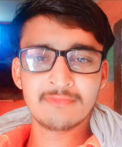A fruit merchant returning from Delhi died in an accident