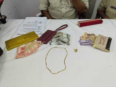 Woman's bag stolen in train, thief arrested in Khajuraho  bag containing jewelry and cash