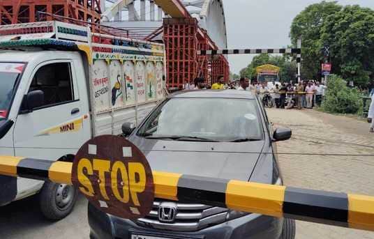 रेलवे फाटक। (सांकेतिक तस्वीर)