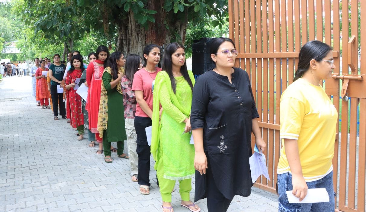 7,177 candidates appeared for HTET on the first day, today 16,850 candidates will appear for the exam at 41 centers