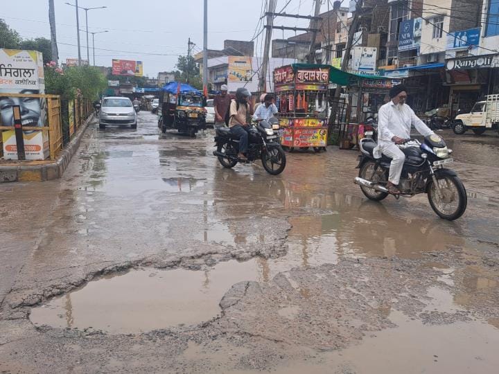 Rain exposed the Municipality, newly built roads broke down in a few months