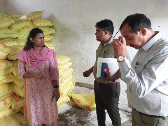 Order to revoke license for not selling fertilizer