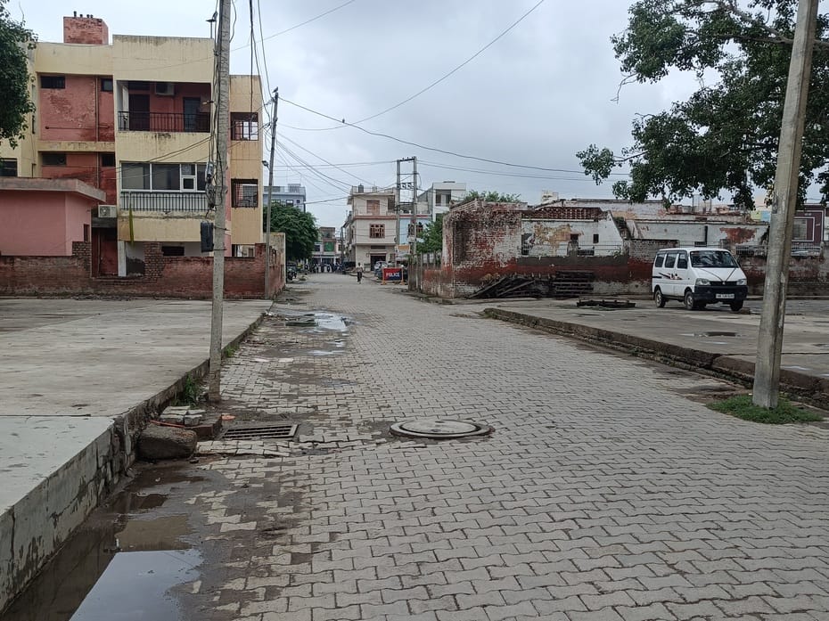 The commission agents heaved a sigh of relief as there was no water in the market