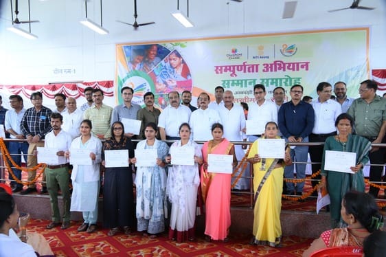 Frontline workers of Dhaurahra and Bankeganj were honored