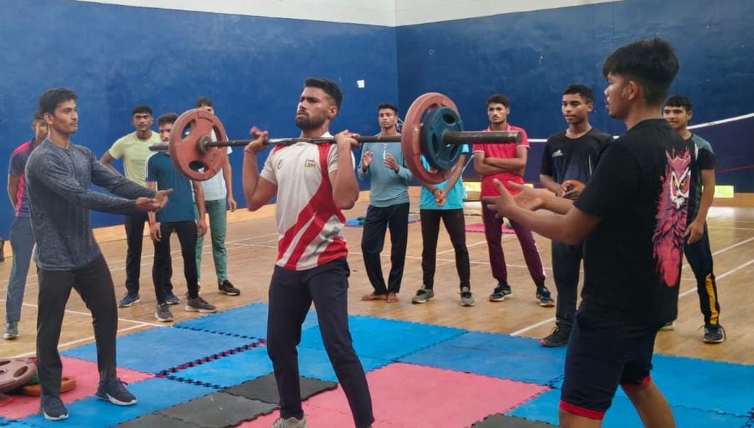 Players showed their strength in weight lifting