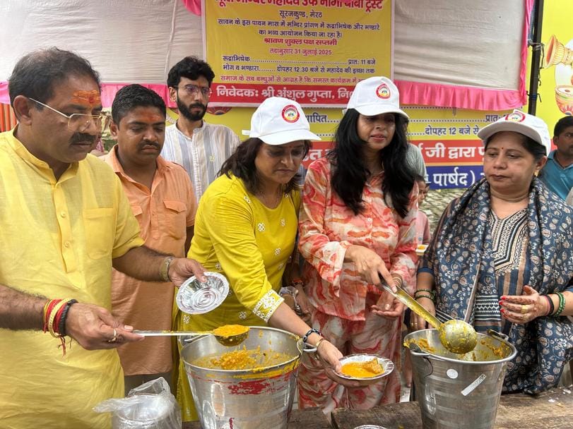Bhandara organized in Naga Baba Trust Temple