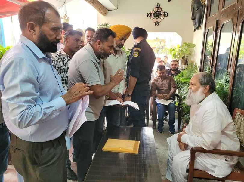 Cabinet minister gave instructions to SP regarding vacating Barfkhana land