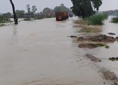 Yamuna is three meters above the danger mark, more than 24 villages are surrounded