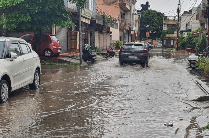 37 mm rain fell in the district, house collapsed in the street