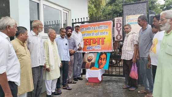 Birth anniversary of martyr Udham Singh and Munshi Prem Chand celebrated