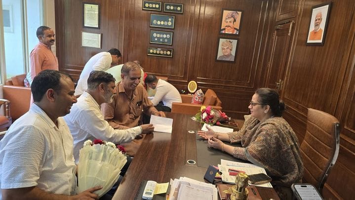 People of Kanina met the Health Minister to solve their problems