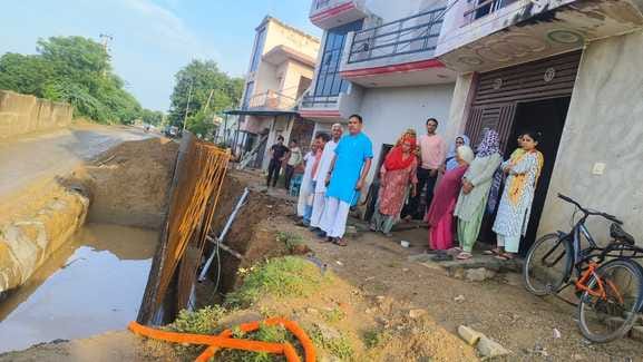 Cracks appeared in houses due to construction work