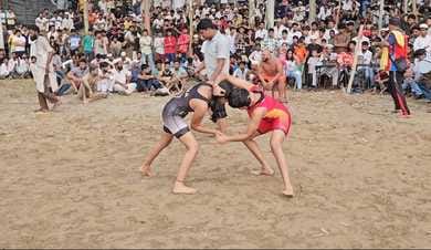 Himani defeated Ekta in wrestling