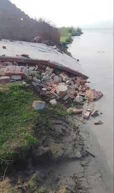Erosion intensified in Ghosiana, house submerged in the river