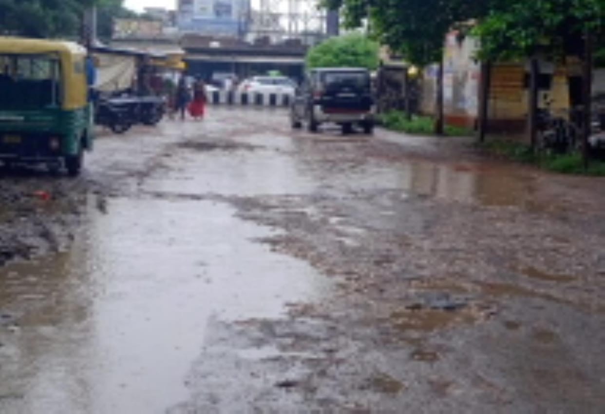 Offices of seven departments are in Hydel Colony, road is dilapidated since 10 years