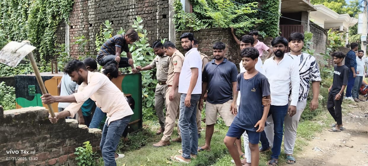 Gorakhpur News: Leopard seen again at night after four days..children did not go to school, there is silence in the streets