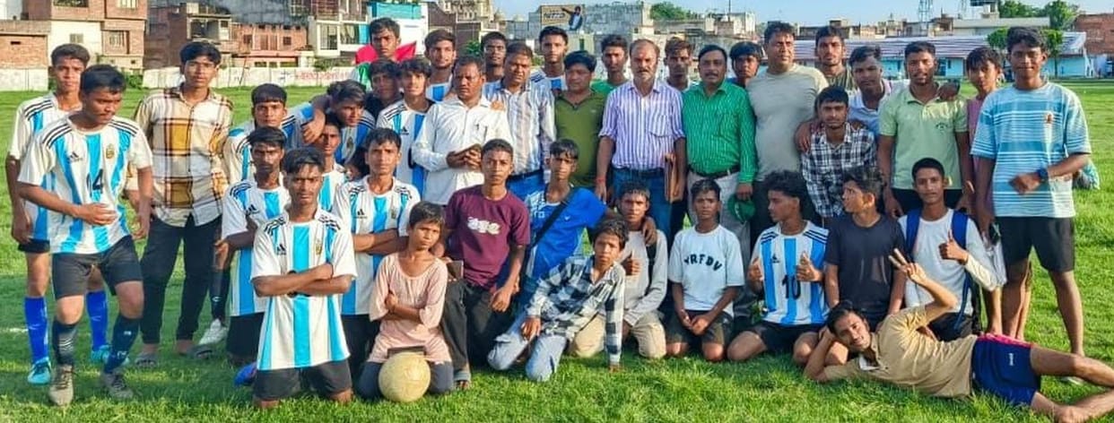 Football team dominates in divisional competition