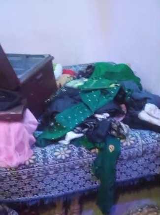 Thieves entered the house through the roof and took away cash and jewellery, panic in the area