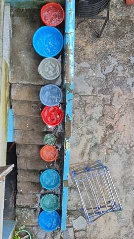 Water crisis looms in the city, people rush to water sources in the morning