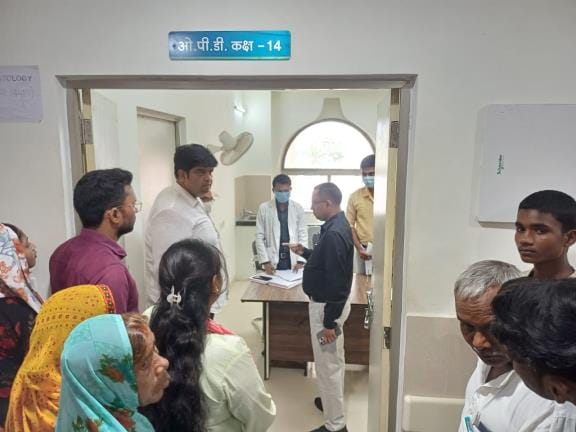 Fearless brokers in the medical college chased and beat up a trainee pharmacist