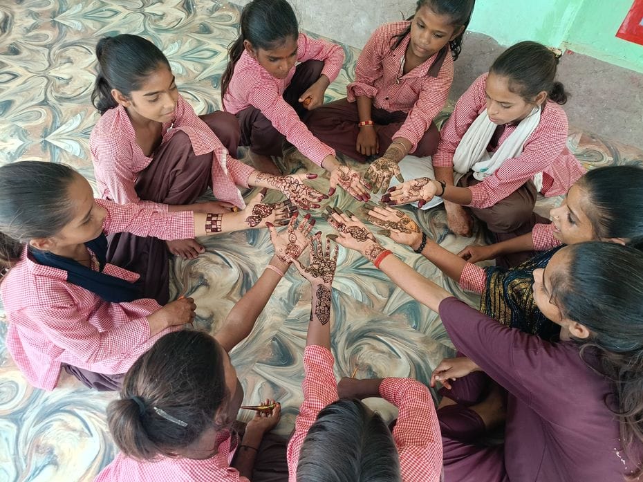 Gayatri, Suman and Shivangi won the Mehndi competition