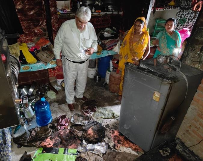 A short circuit caused a fire in the house, household items burnt