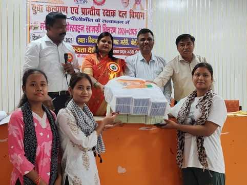 Sports material distributed to 20 Mangal Dals