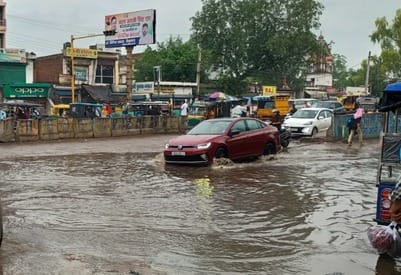 Flood like situation prevailed, shopkeepers are facing problems