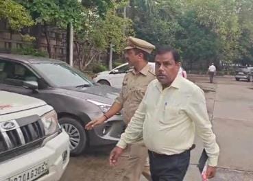 The private secretary molested her, the minister called the police and sent her to the police station