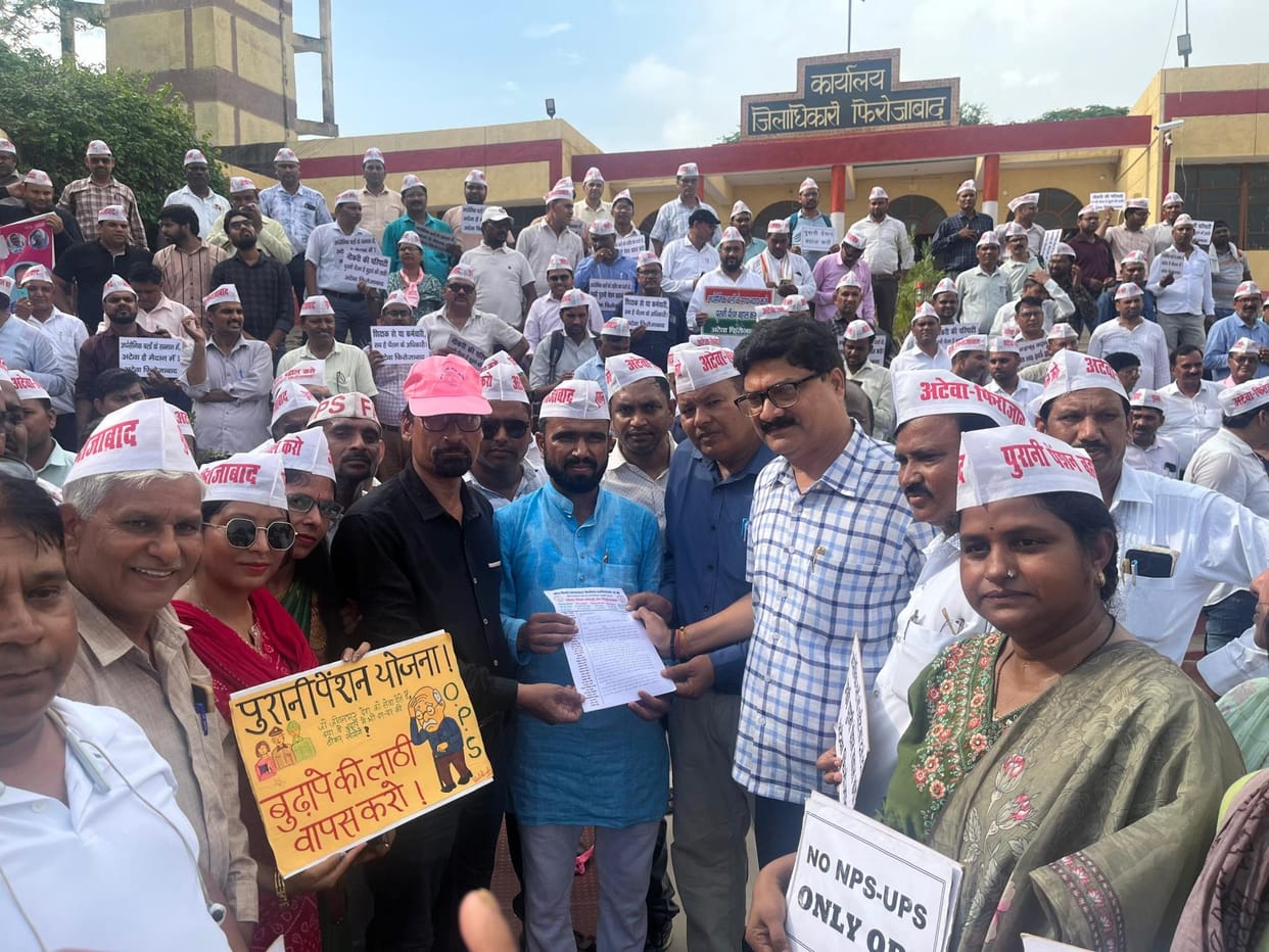 Teachers and employees protest for restoration of old pension