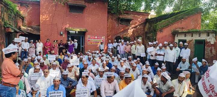A fury march was taken out, a memorandum was submitted to the DM regarding the restoration of the old pension