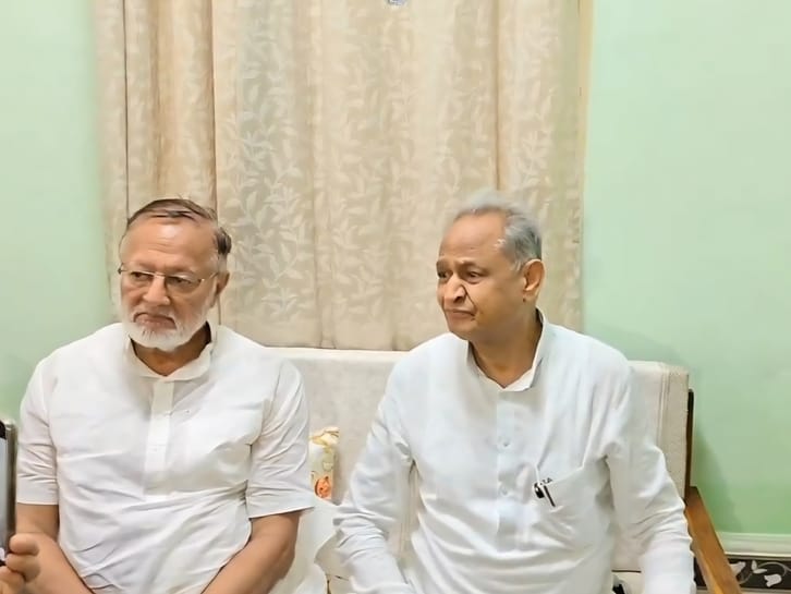 पूर्व मुख्यमंत्री अशोक गहलोत एवं कांग्रेस नेता बी डी कल्ला