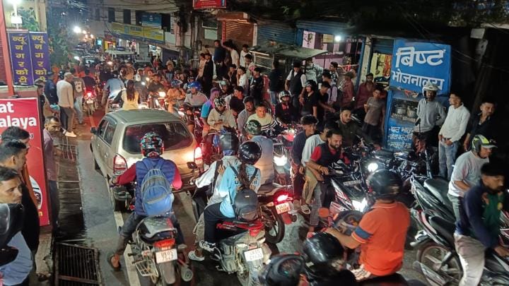 Two vehicle riders collided with each other, Bank Road was jammed