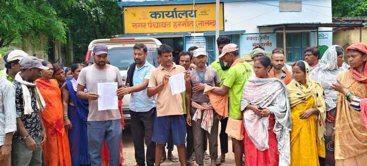 Nalanda news Harnaut's sanitation workers went on strike, supervisor accused of assault