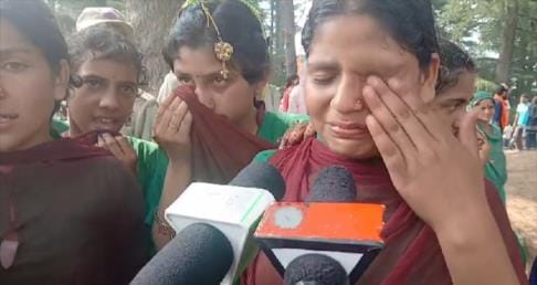 Udhampur, Damnot middle School, Students weeping, Teacher Transfer
