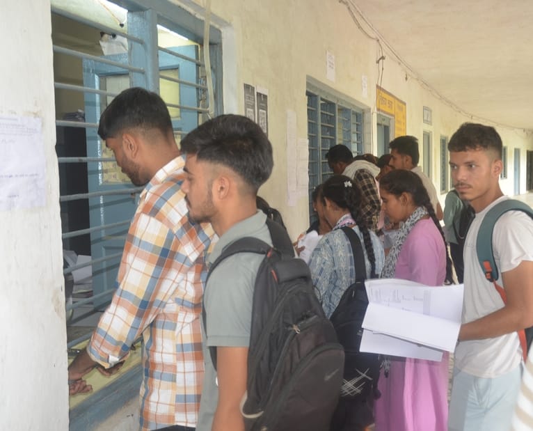It was the last day for admission in UG courses, huge crowd gathered