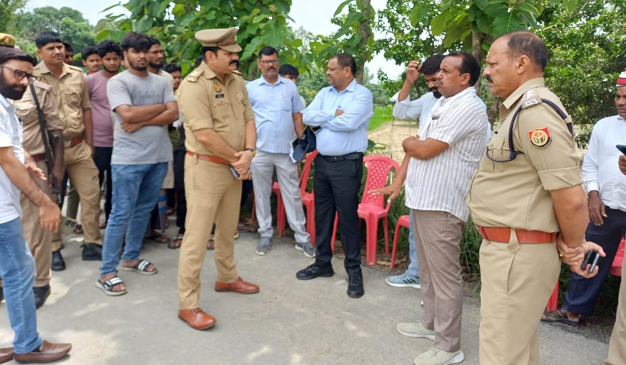 Tension between two groups over burying the body, police deployed