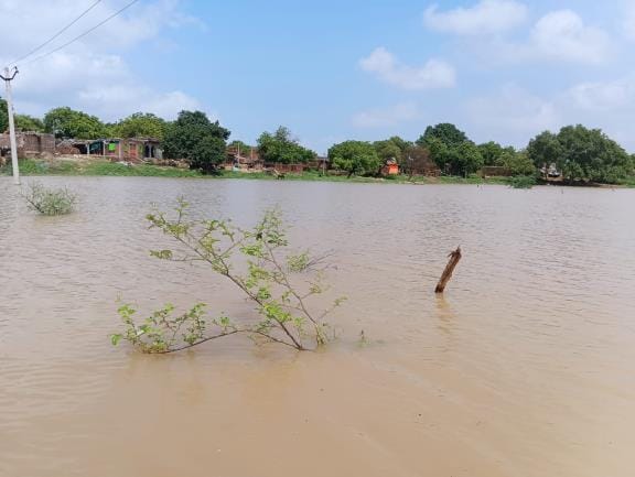 Yamuna is one and a half meter away from the danger mark in Sikandra