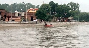 No trace of the youth who fell into the canal was found even on the third day
